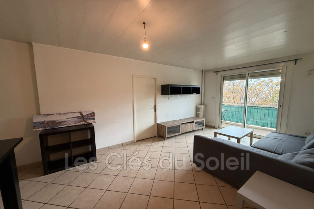 Appartement T3 MEUBLE avec cave et balcon à TOULON – 3 pièces – 2 chambres – 57.73 m²