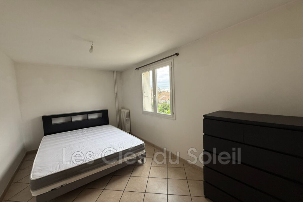 Appartement T3 MEUBLE avec cave et balcon à TOULON – 3 pièces – 2 chambres – 57.73 m²