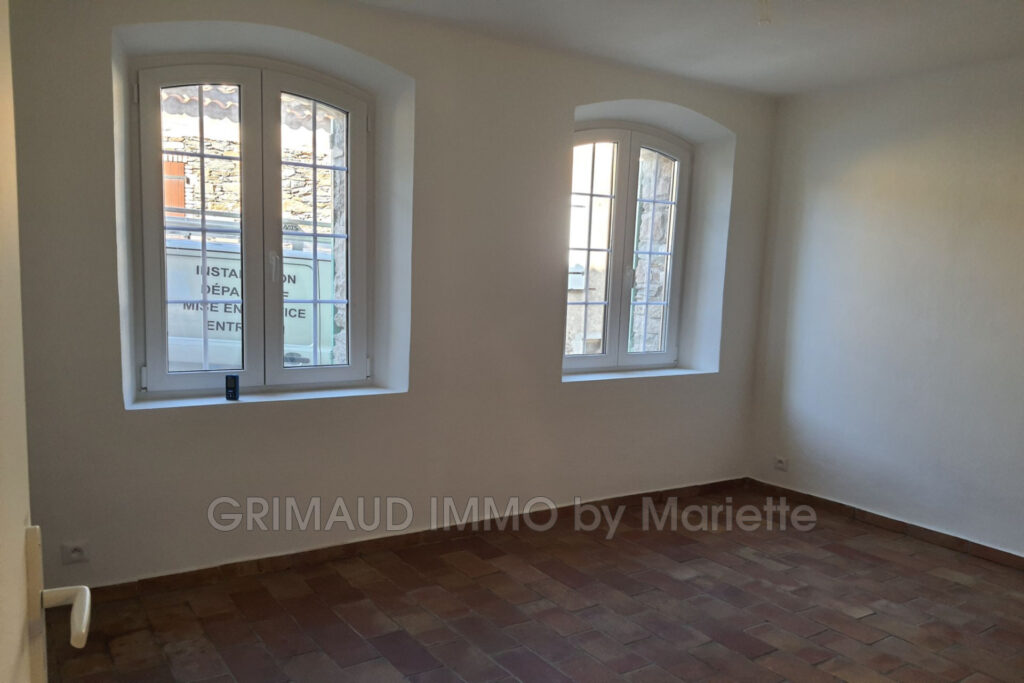 belle maison de village avec garage et jardin – 7 pièces – 6 chambres – 188.00 m²