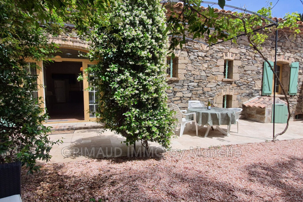 belle maison de village avec garage et jardin – 7 pièces – 6 chambres – 188.00 m²