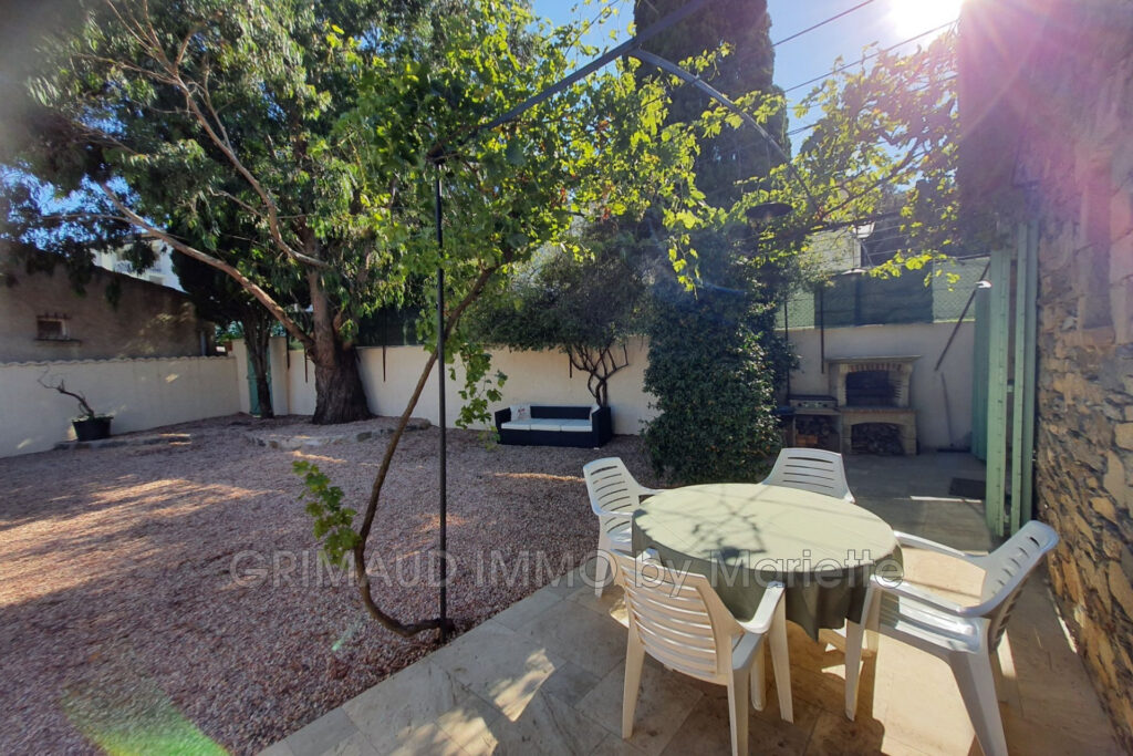 belle maison de village avec garage et jardin – 7 pièces – 6 chambres – 188.00 m²