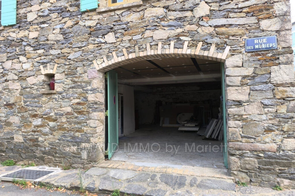 belle maison de village avec garage et jardin – 7 pièces – 6 chambres – 188.00 m²