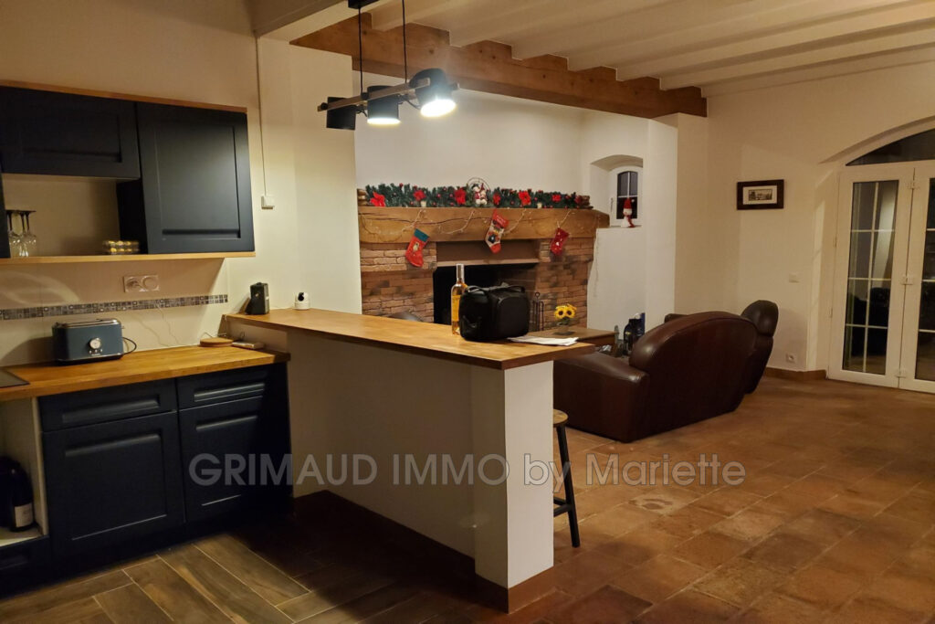 belle maison de village avec garage et jardin – 7 pièces – 6 chambres – 188.00 m²