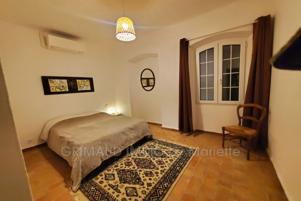 belle maison de village avec garage et jardin – 7 pièces – 6 chambres – 188.00 m²