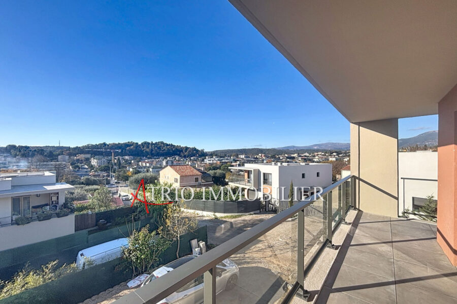 Appartement à louer à Cagnes-sur-mer — Vue sur la ville — photo 1