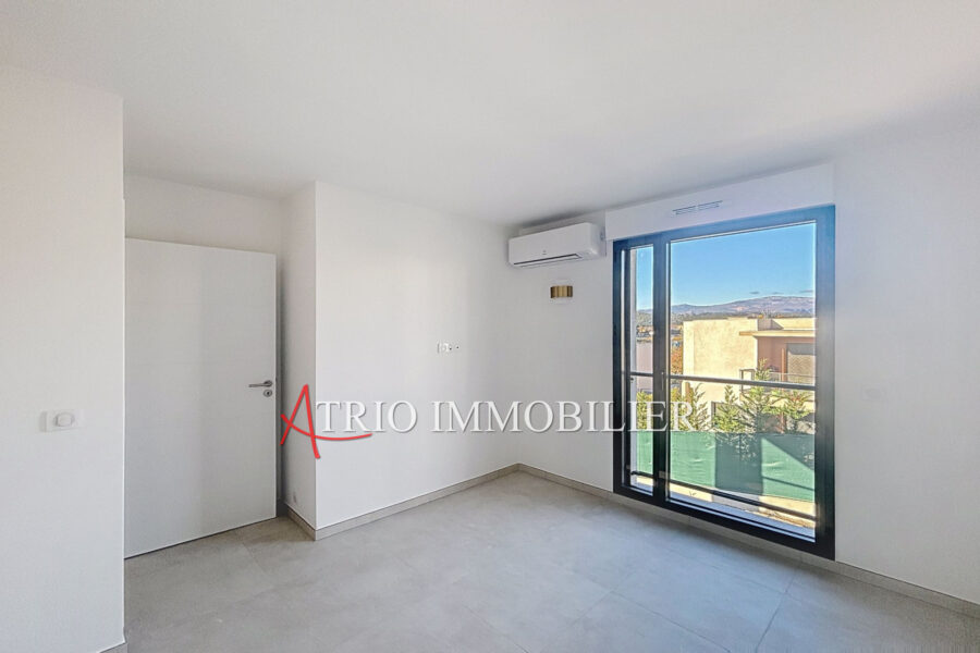 Appartement à louer à Cagnes-sur-mer — Vue sur la ville — photo 4