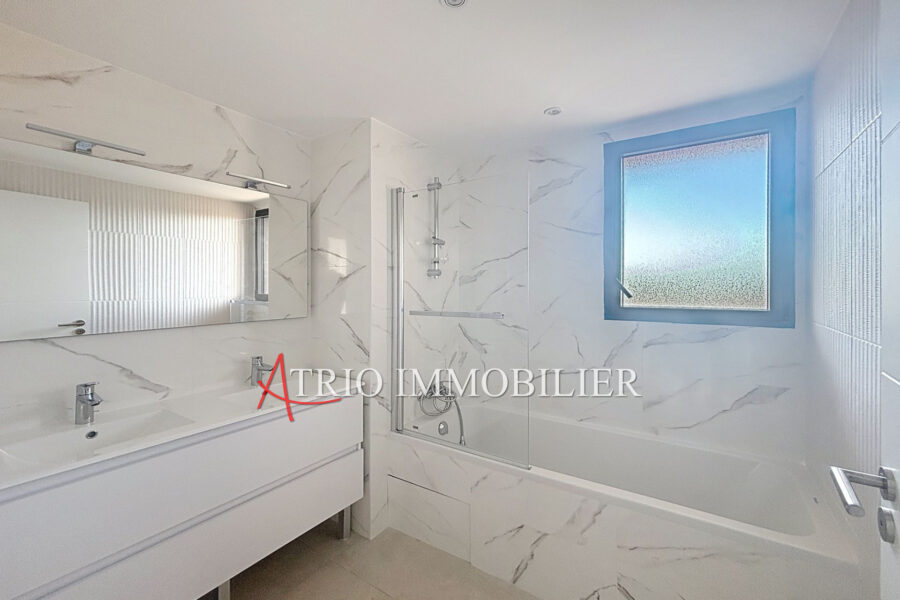 Appartement à louer à Cagnes-sur-mer — Vue sur la ville — photo 7