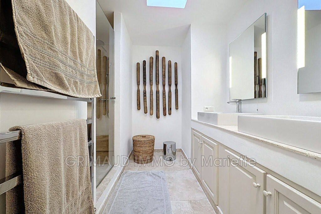 superbe maison de village avec terrasse et garage, unique – 4 pièces – 2 chambres – 125.00 m²