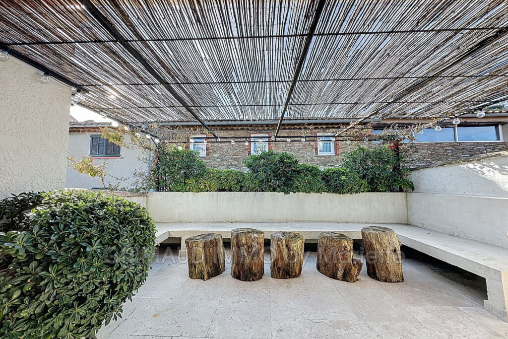 superbe maison de village avec terrasse et garage, unique – 4 pièces – 2 chambres – 125.00 m²