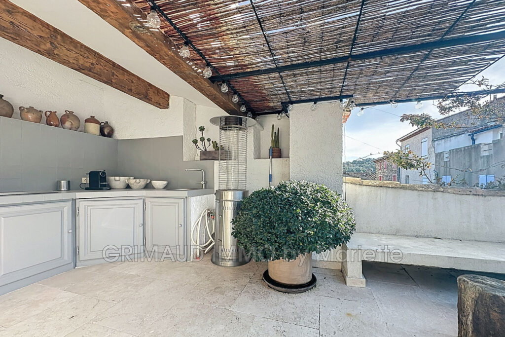 superbe maison de village avec terrasse et garage, unique – 4 pièces – 2 chambres – 125.00 m²