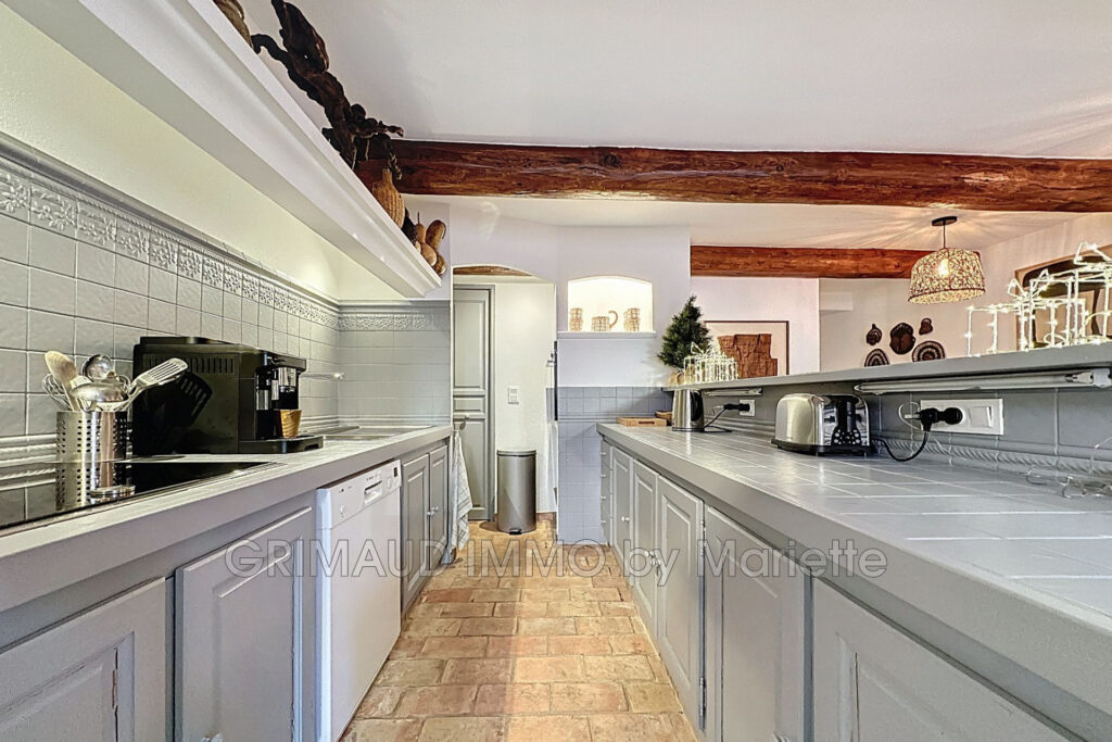 superbe maison de village avec terrasse et garage, unique – 4 pièces – 2 chambres – 125.00 m²