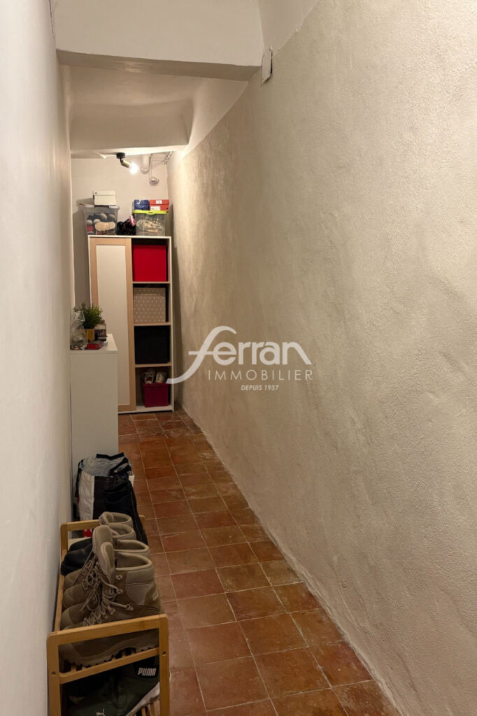 A vendre à Callas Belle maison de village avec grande terrasse – NR pièces – 3 chambres – 100.00 m²