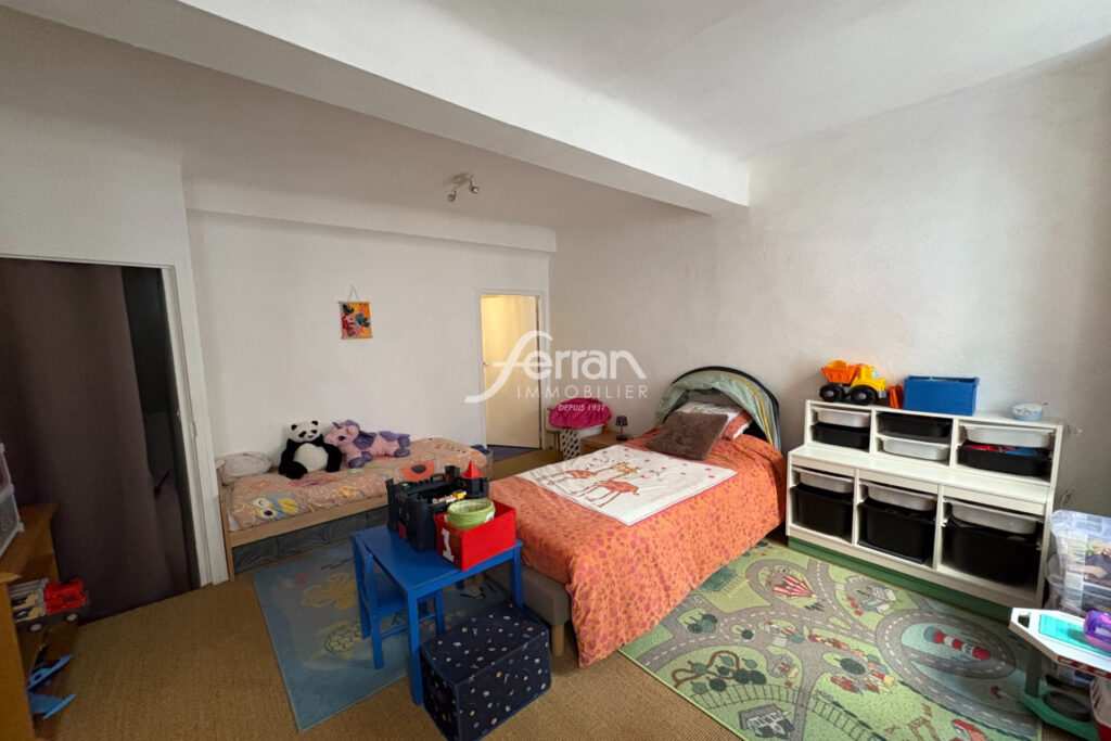 A vendre à Callas Belle maison de village avec grande terrasse – NR pièces – 3 chambres – 100.00 m²