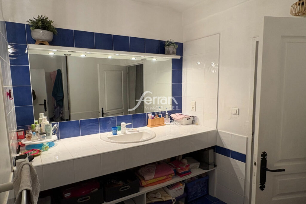 A vendre à Callas Belle maison de village avec grande terrasse – NR pièces – 3 chambres – 100.00 m²