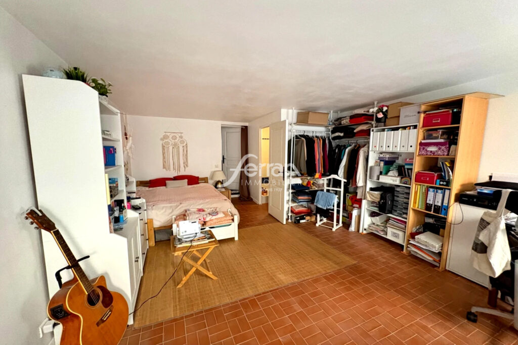 A vendre à Callas Belle maison de village avec grande terrasse – NR pièces – 3 chambres – 100.00 m²