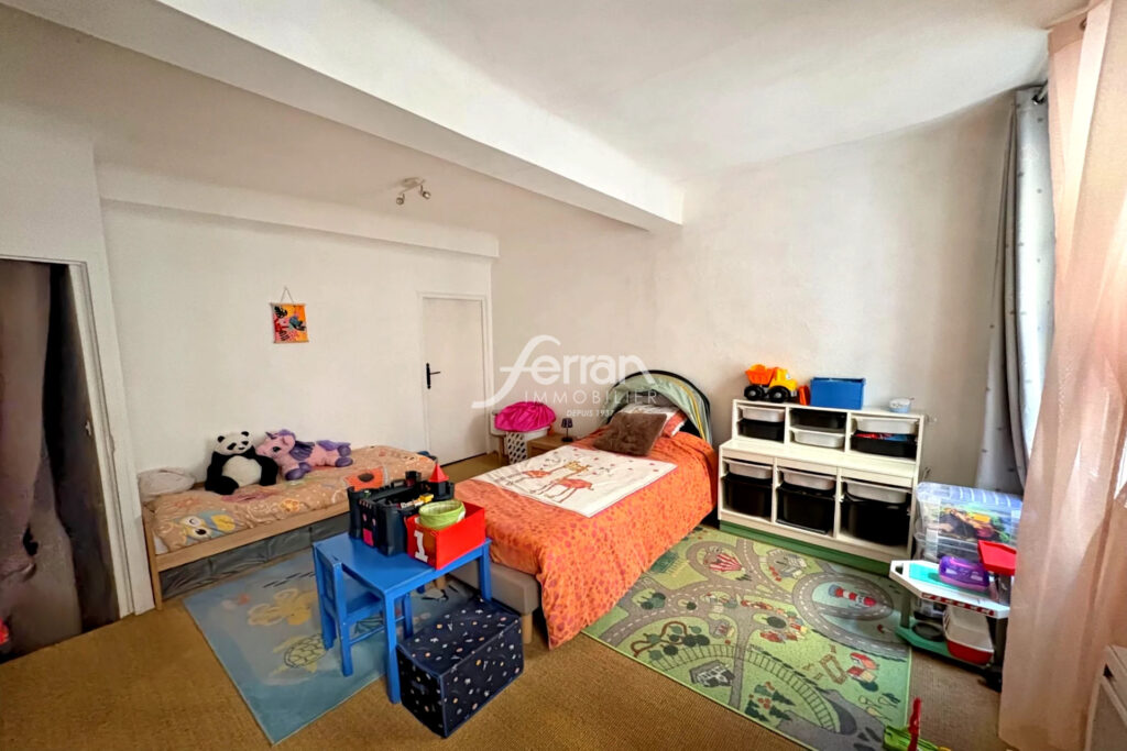 A vendre à Callas Belle maison de village avec grande terrasse – NR pièces – 3 chambres – 100.00 m²