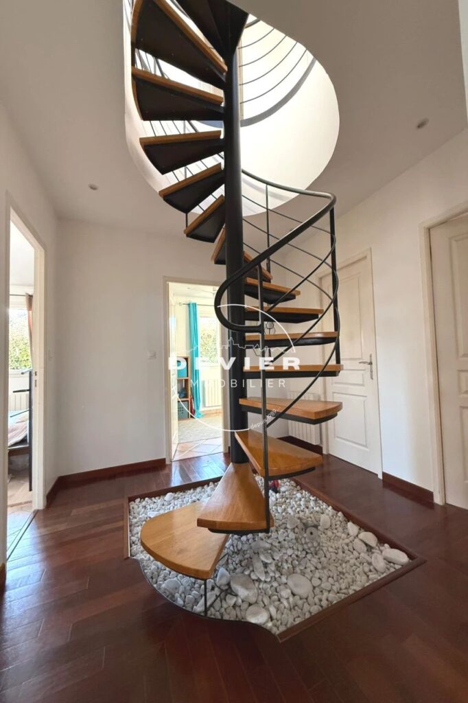 vente maison 6 Pièce(s) – 6 pièces – 5 chambres – 156.00 m²