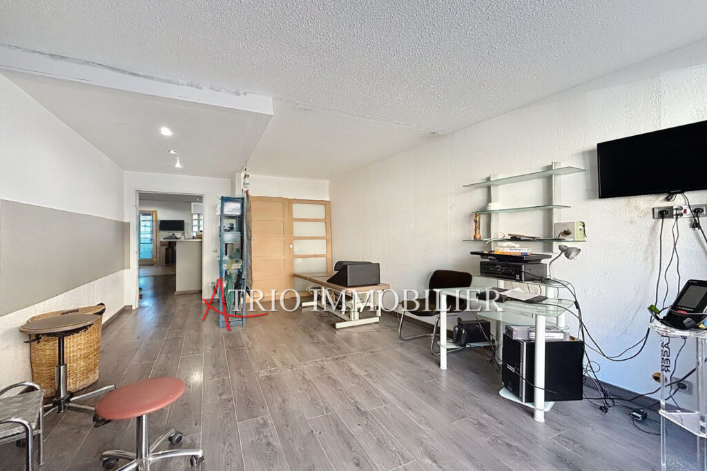 Appartement à fort potentiel à Cagnes-sur-Mer, quartier du Béa – 2 pièces – NR chambres – 57.00 m²