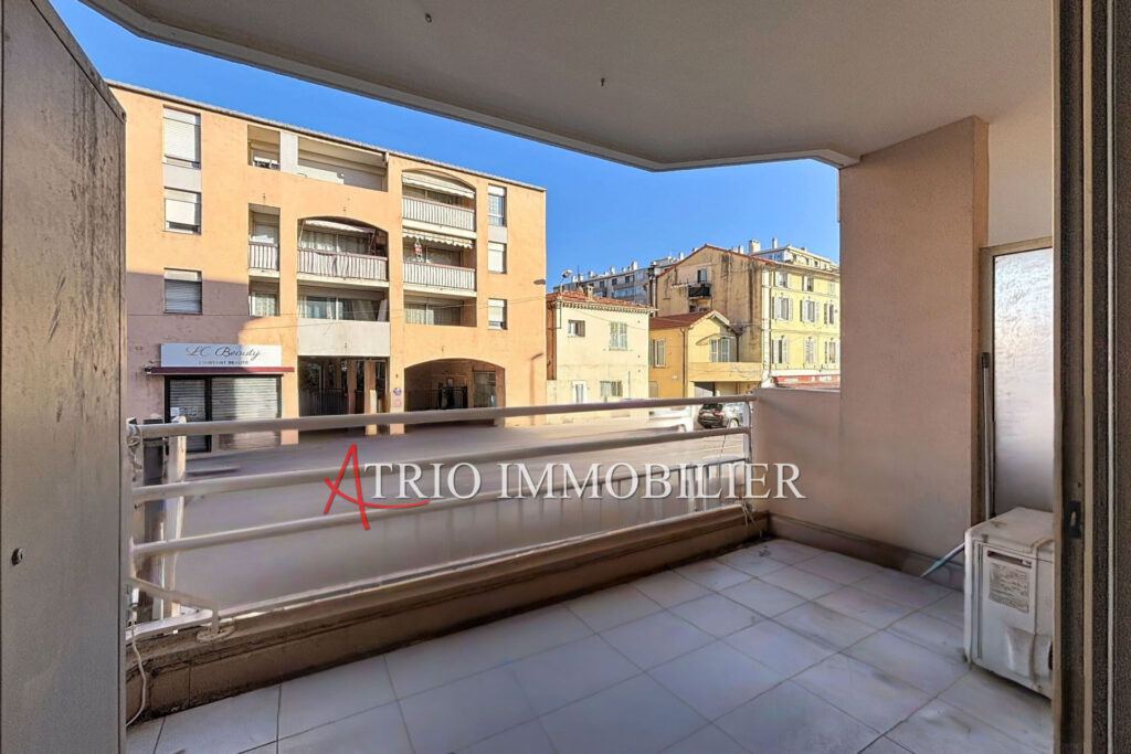 Appartement à fort potentiel à Cagnes-sur-Mer, quartier du Béa – 2 pièces – NR chambres – 57.00 m²