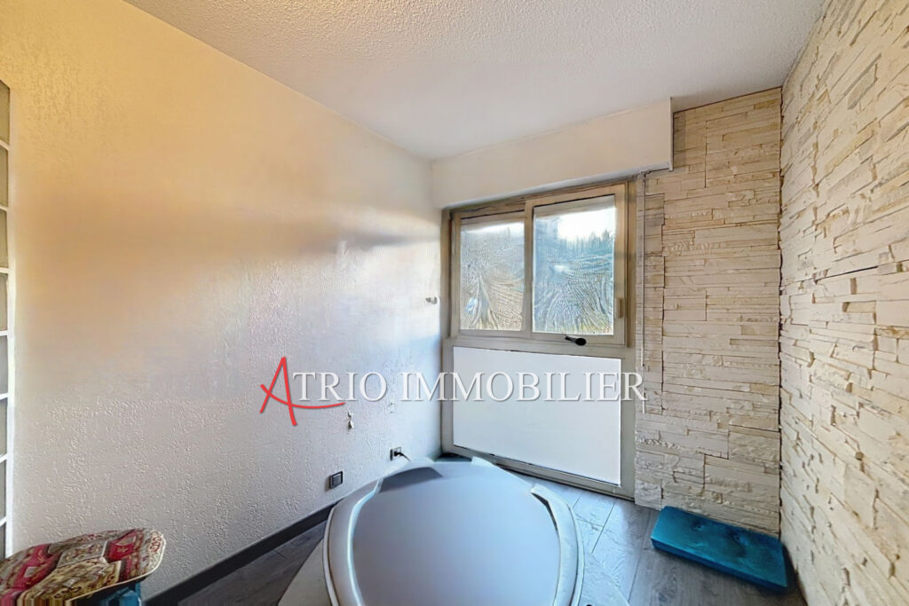 Appartement à fort potentiel à Cagnes-sur-Mer, quartier du Béa – 2 pièces – NR chambres – 57.00 m²