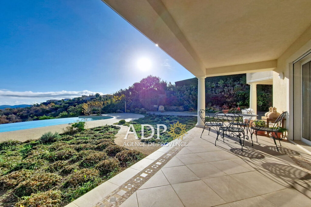 vente maison 5 Pièce(s) – 5 pièces – 3 chambres – 211.57 m²