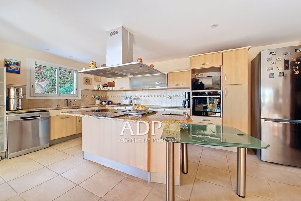 vente maison 5 Pièce(s) – 5 pièces – 3 chambres – 211.57 m²