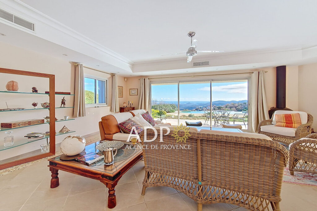 vente maison 5 Pièce(s) – 5 pièces – 3 chambres – 211.57 m²