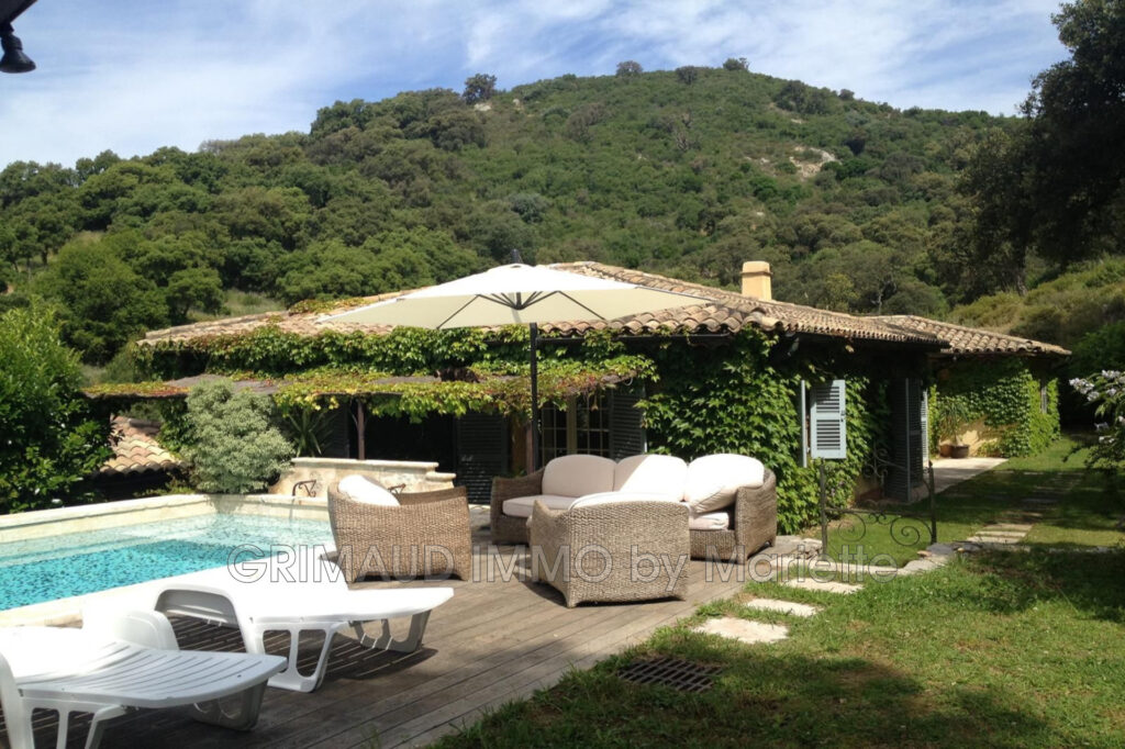 vente maison 8 Pièce(s) – 8 pièces – 5 chambres – 250.00 m²