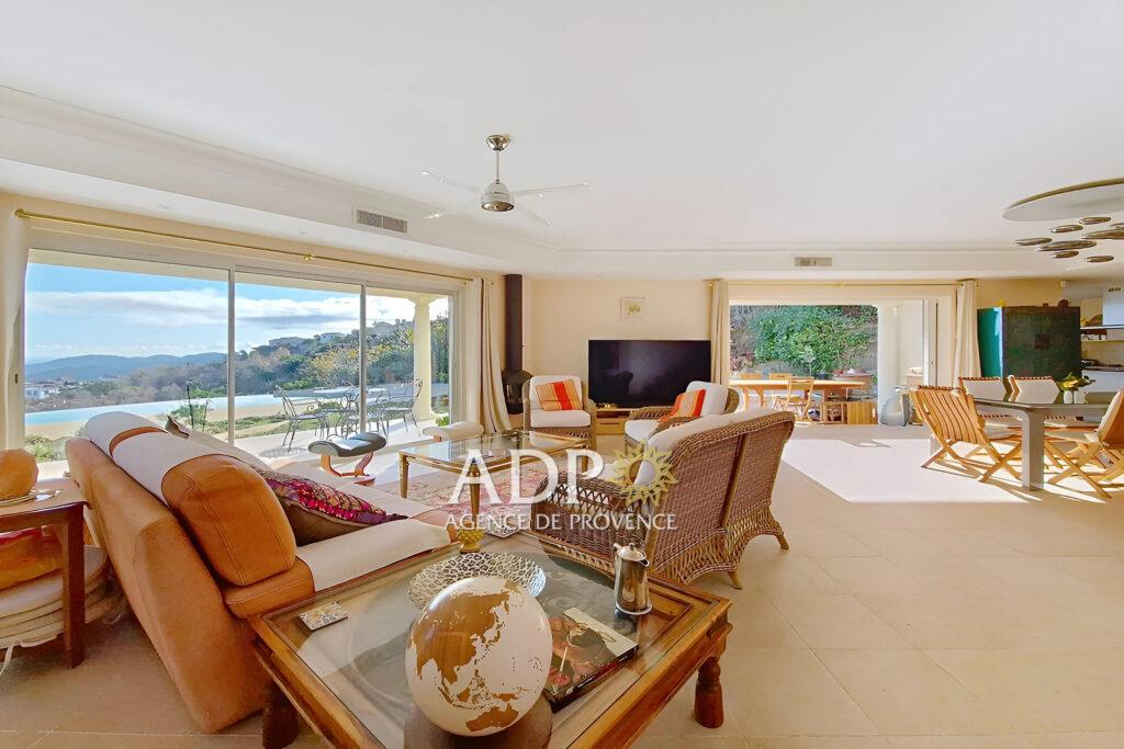 vente maison 5 Pièce(s) – 5 pièces – 3 chambres – 211.57 m²