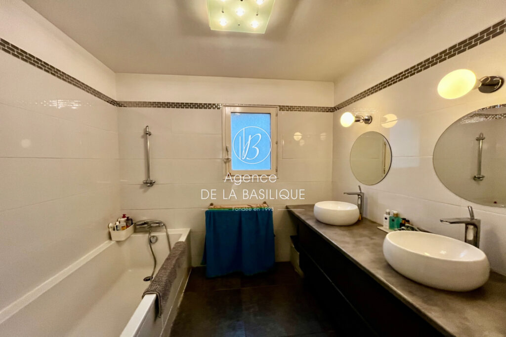 vente maison 5 Pièce(s) – 5 pièces – 4 chambres – 128.00 m²