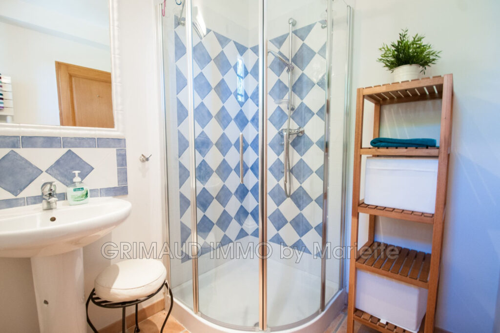 Propriété de charme avec vue panoramique ? 2,1 hectares ? Pisc – 6 pièces – 4 chambres – 210.00 m²