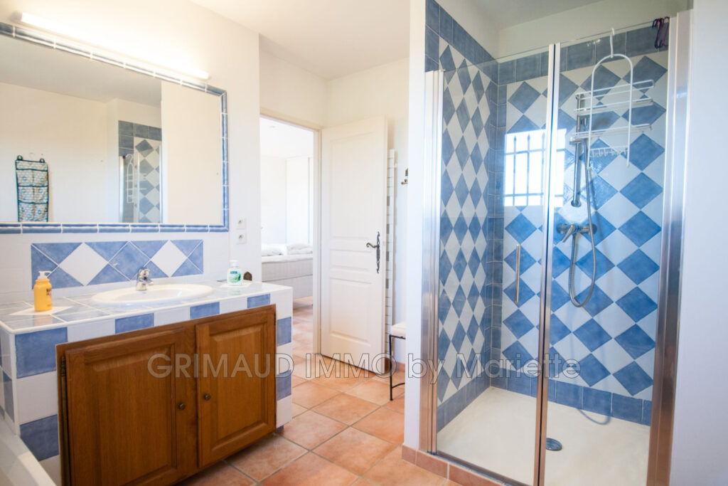 Propriété de charme avec vue panoramique ? 2,1 hectares ? Pisc – 6 pièces – 4 chambres – 210.00 m²