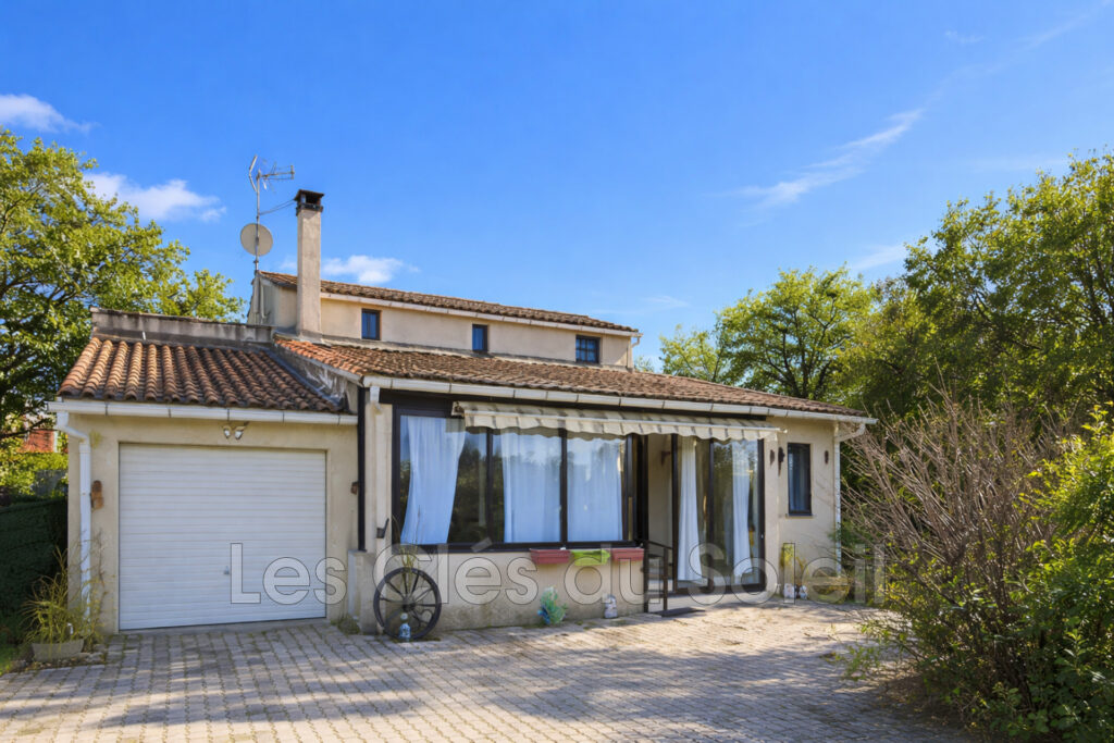 FORCALQUEIRET- Villa familiale avec logement indépendant, un  – 6 pièces – 3 chambres – 116.00 m²