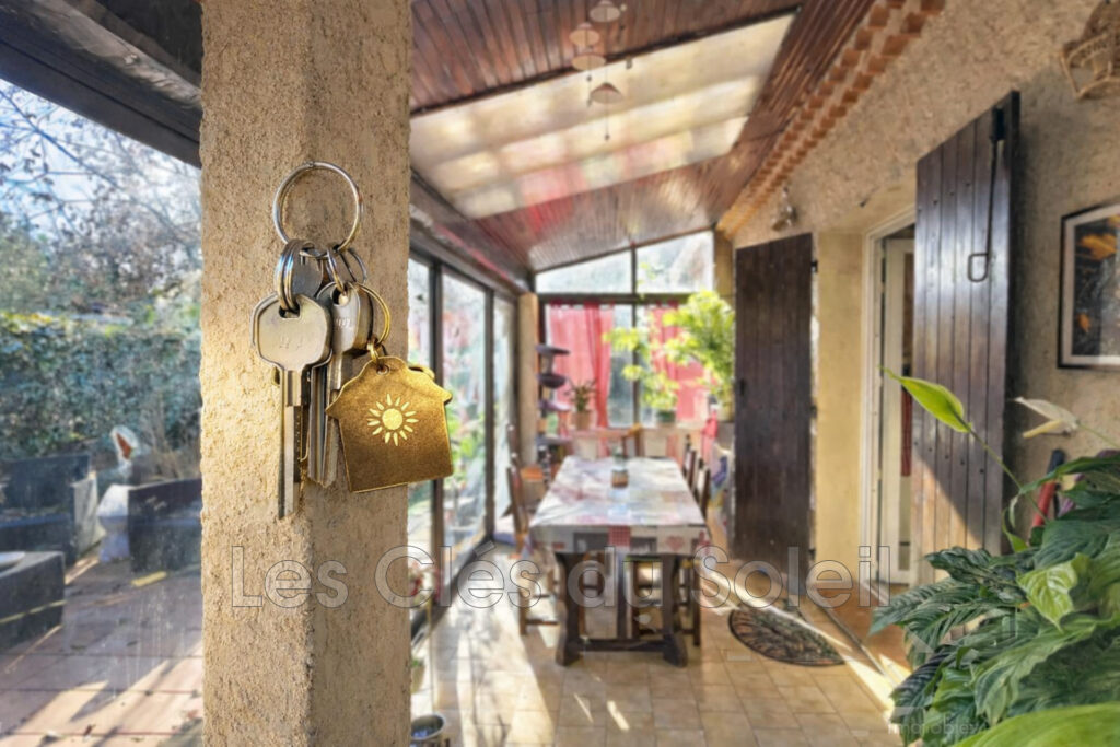 FORCALQUEIRET- Villa familiale avec logement indépendant, un  – 6 pièces – 3 chambres – 116.00 m²