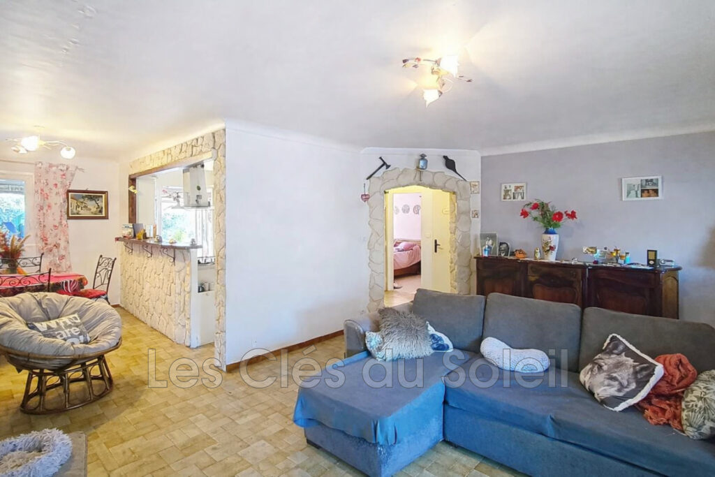 FORCALQUEIRET- Villa familiale avec logement indépendant, un  – 6 pièces – 3 chambres – 116.00 m²