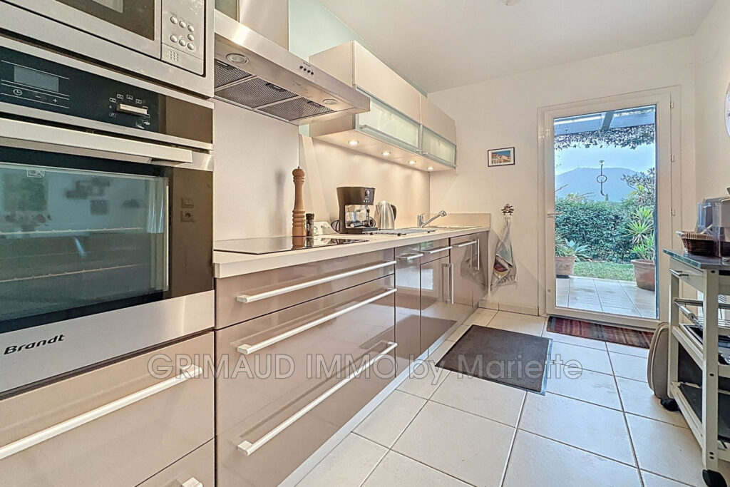 belle maison avec garage, 2 chambres dans domaine avec piscine – 3 pièces – 2 chambres – 86.15 m²