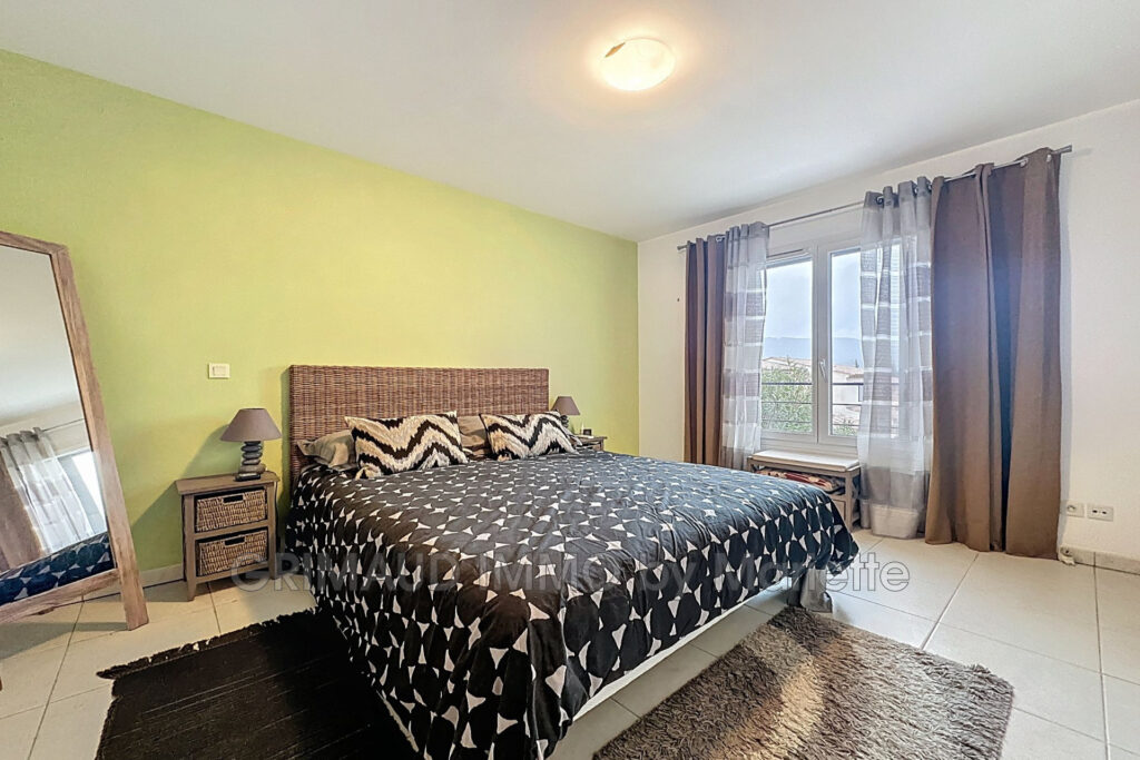 belle maison avec garage, 2 chambres dans domaine avec piscine – 3 pièces – 2 chambres – 86.15 m²