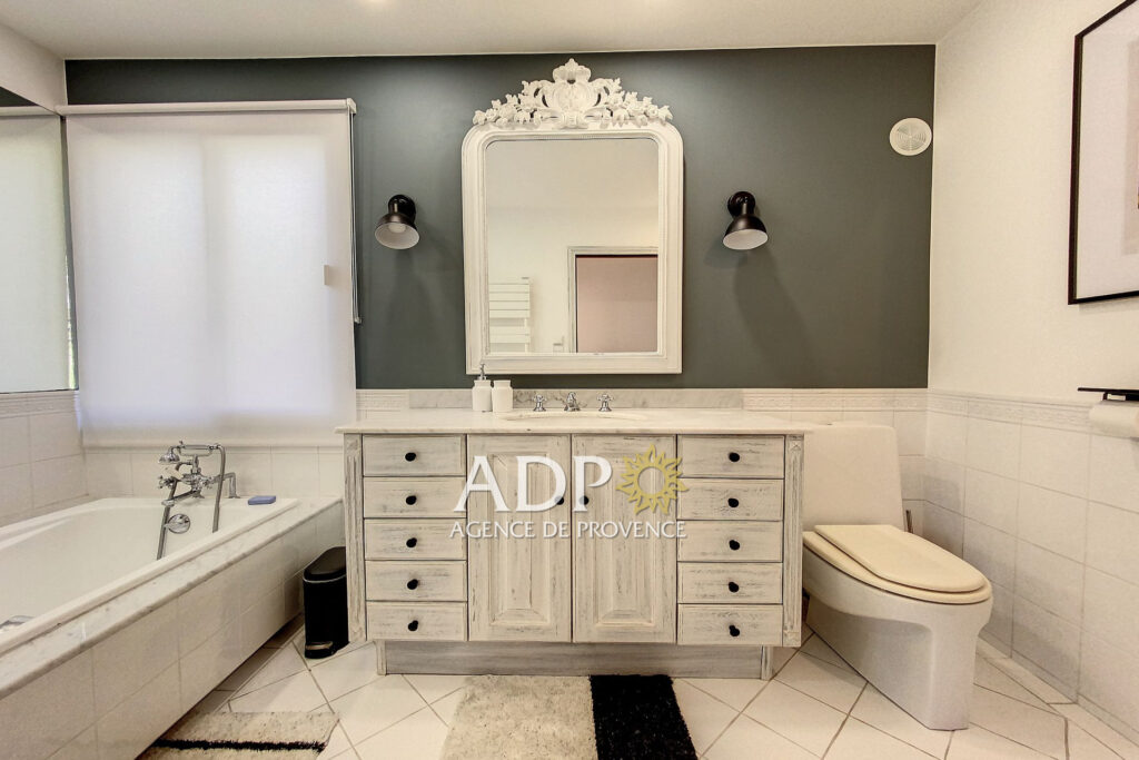 vente maison 8 Pièce(s) – 8 pièces – 5 chambres – 255.00 m²