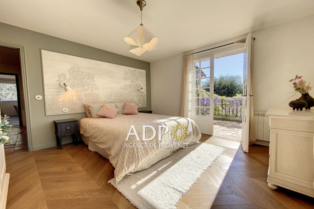 vente maison 8 Pièce(s) – 8 pièces – 5 chambres – 255.00 m²