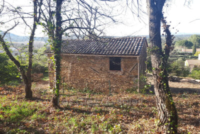 Maison en pierre d&rsquo;environ 55 m² sur 1 548 m² de terrain, situ – 3 pièces – 2 chambres – 55.09 m²