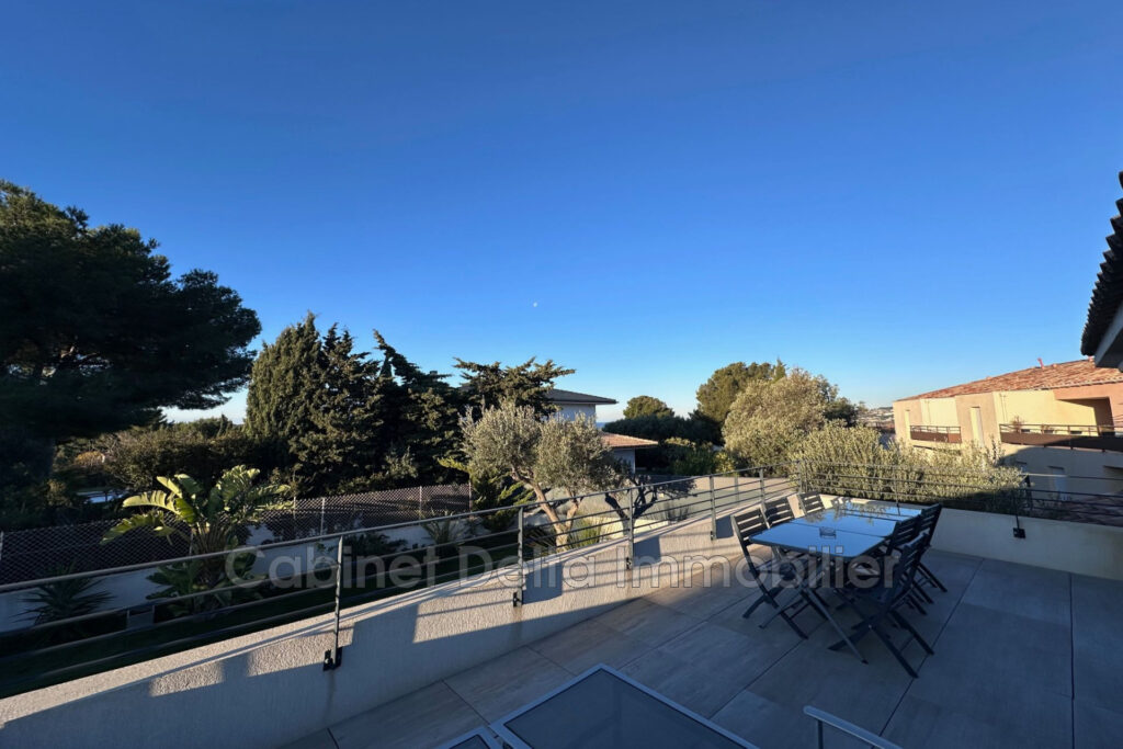 Superbe T2 meublé à SANARY/MER – 2 pièces – 1 chambre – 45.00 m²