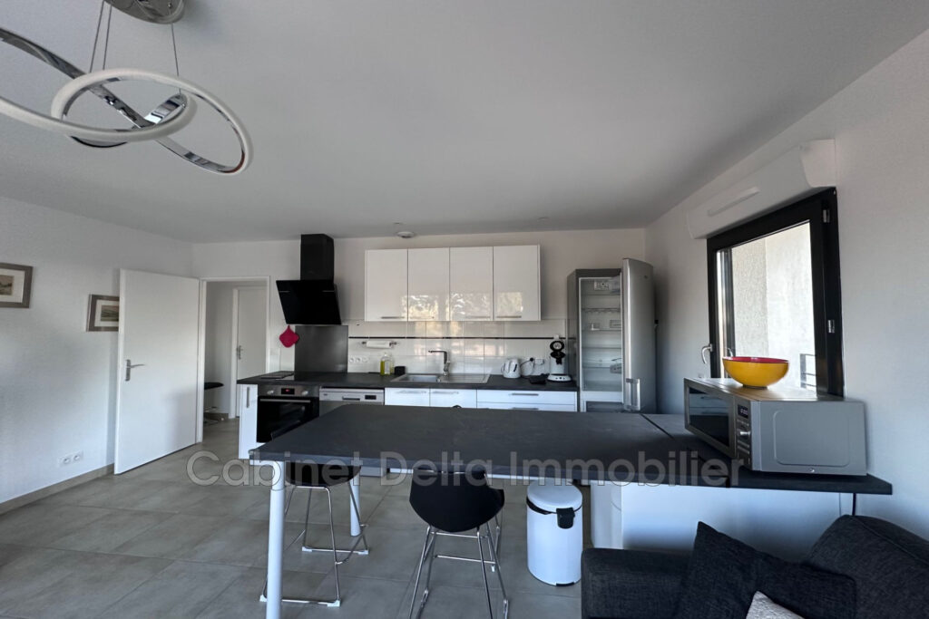 Superbe T2 meublé à SANARY/MER – 2 pièces – 1 chambre – 45.00 m²