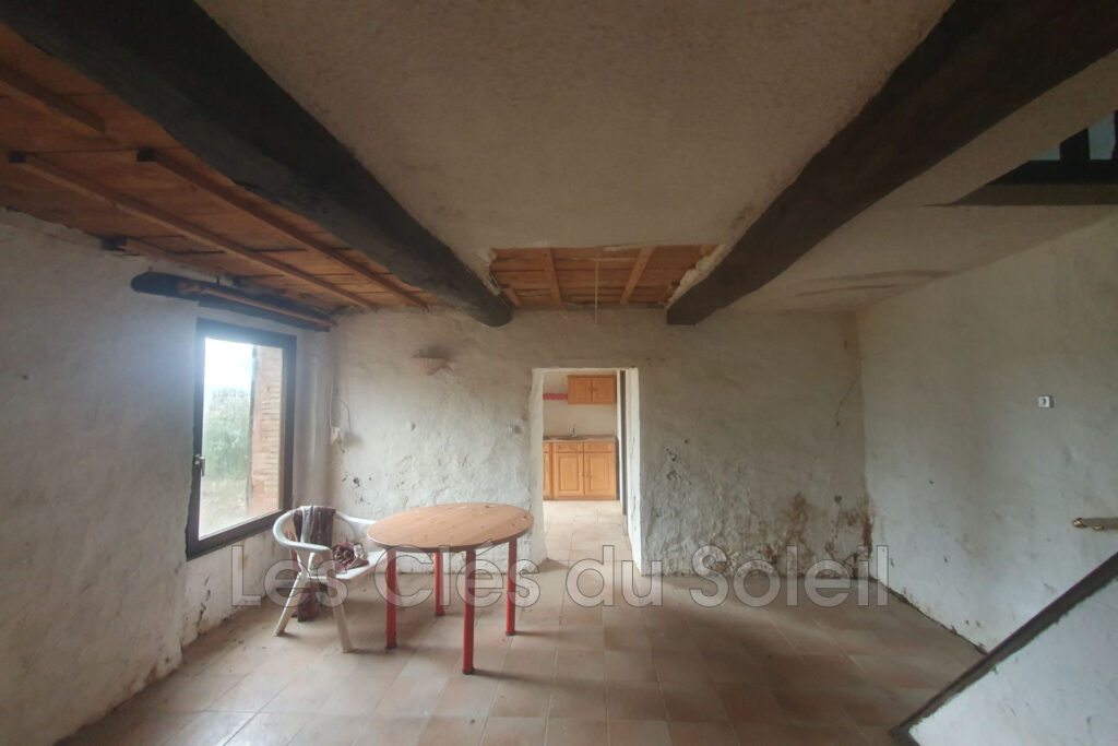 Maison en pierre d’environ 55 m² sur 1 548 m² de terrain, situ – 3 pièces – 2 chambres – 55.09 m²