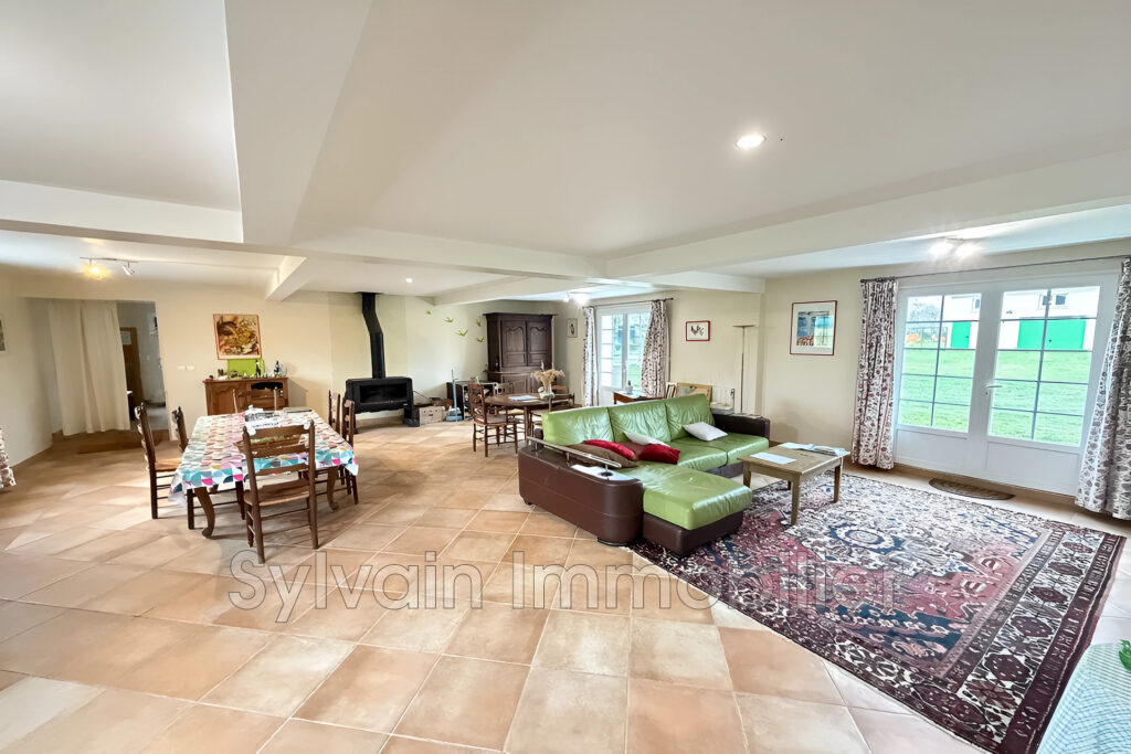 vente maison 6 Pièce(s) – 6 pièces – 4 chambres – 231.00 m²