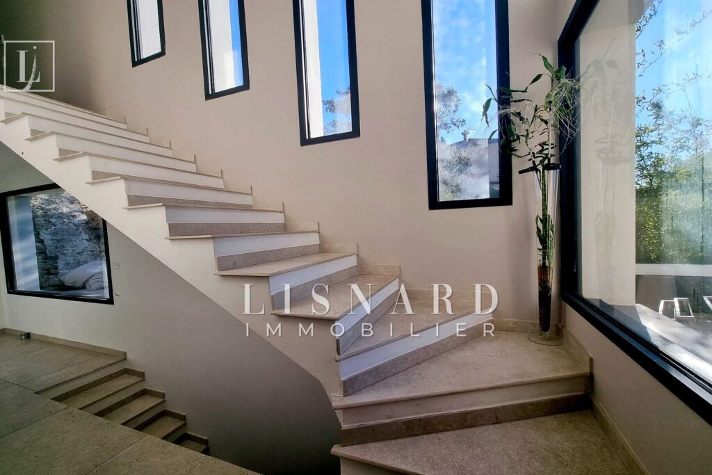 vente maison 6 Pièce(s) – 6 pièces – 4 chambres – 200.00 m²