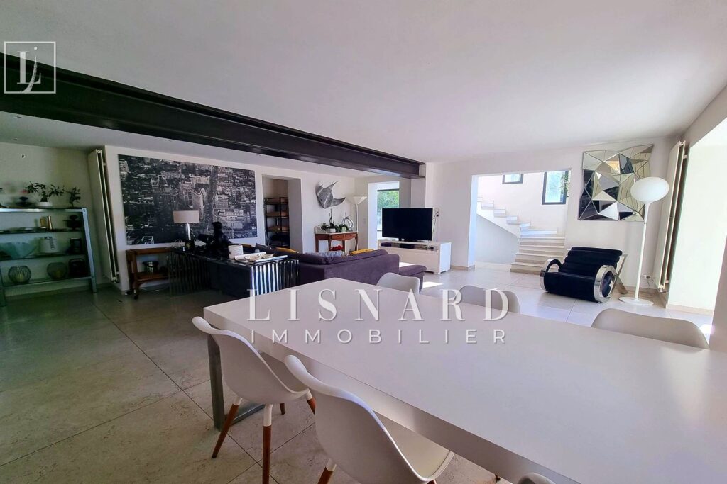 vente maison 6 Pièce(s) – 6 pièces – 4 chambres – 200.00 m²