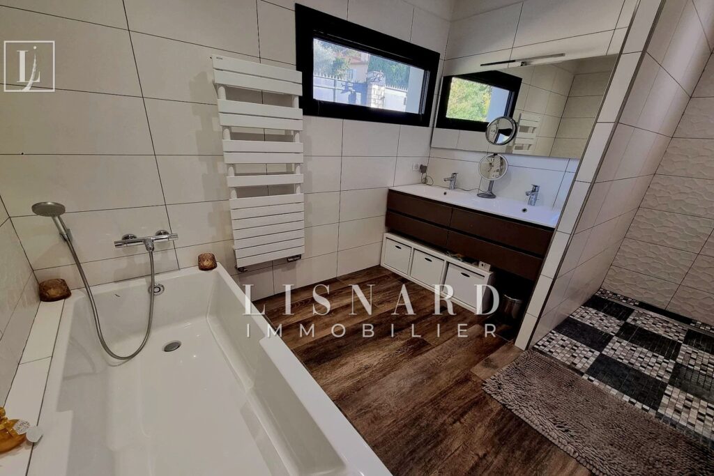 vente maison 6 Pièce(s) – 6 pièces – 4 chambres – 200.00 m²