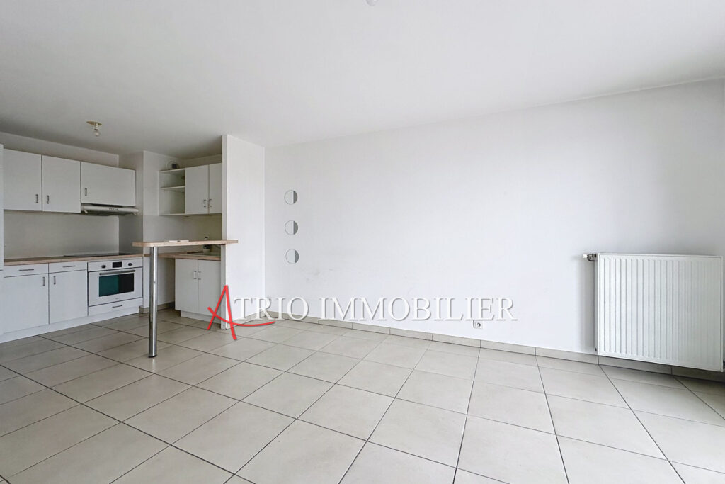Dans une belle résidence au calme, superbe dernier étage avec  – 2 pièces – 1 chambre – 43.00 m²