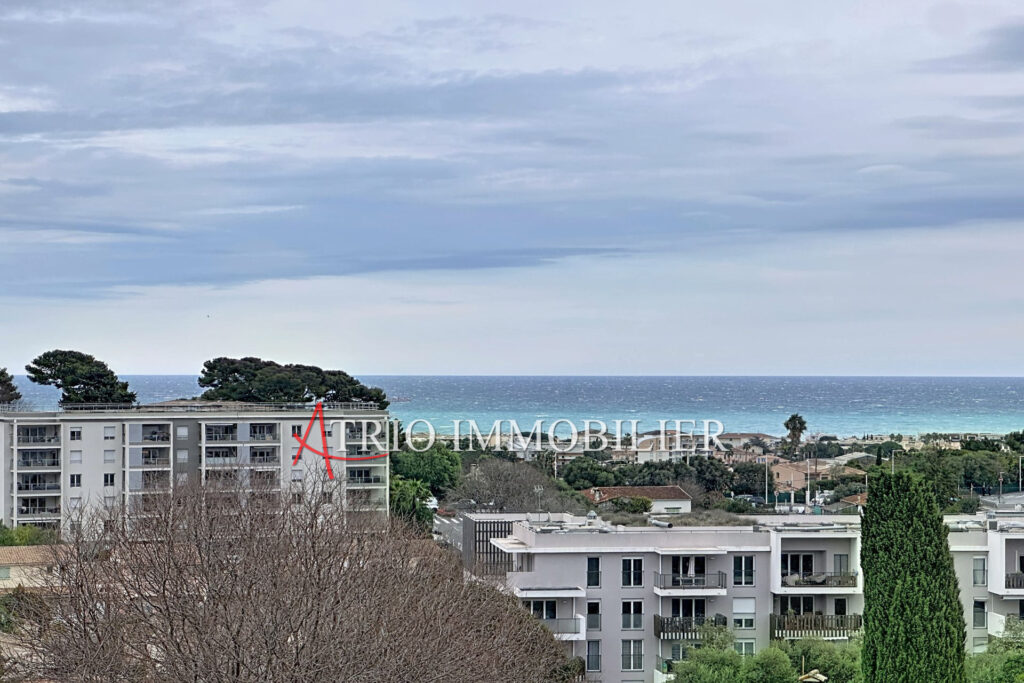 Dans une belle résidence au calme, superbe dernier étage avec  – 2 pièces – 1 chambre – 43.00 m²
