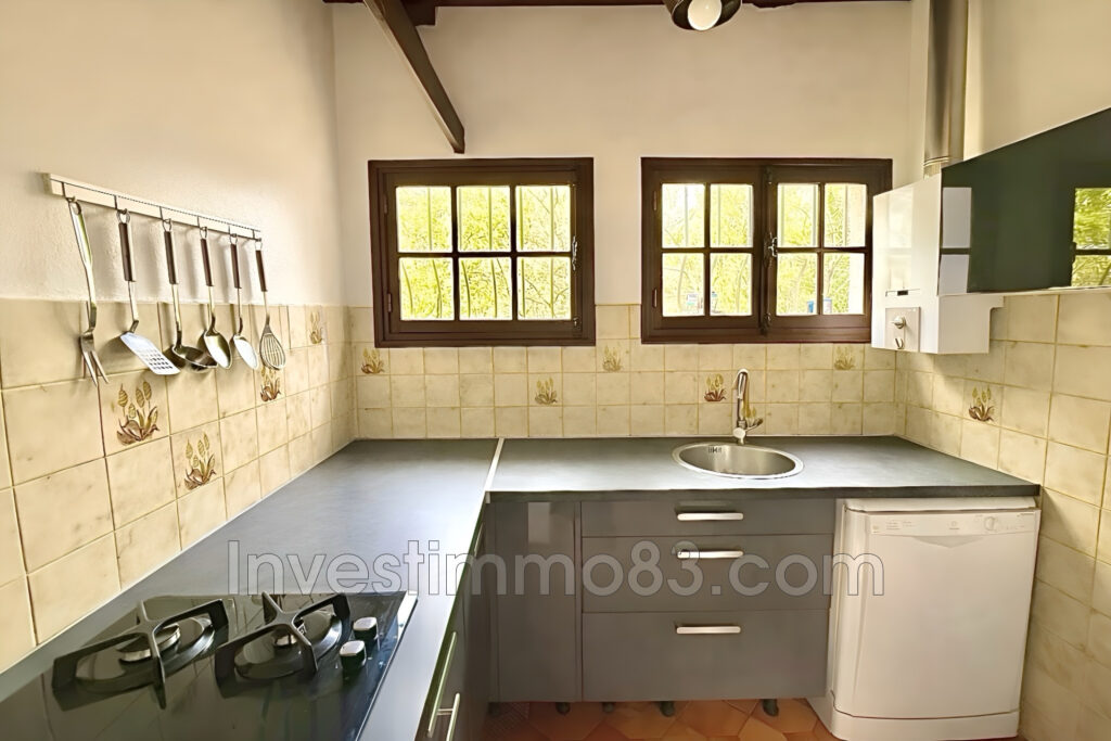 En pleine campagne de COTIGNAC, dans un environnement calme et – 3 pièces – 2 chambres – 75.00 m²